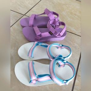 2 Teva universal gradiate sandal 40$ for the both